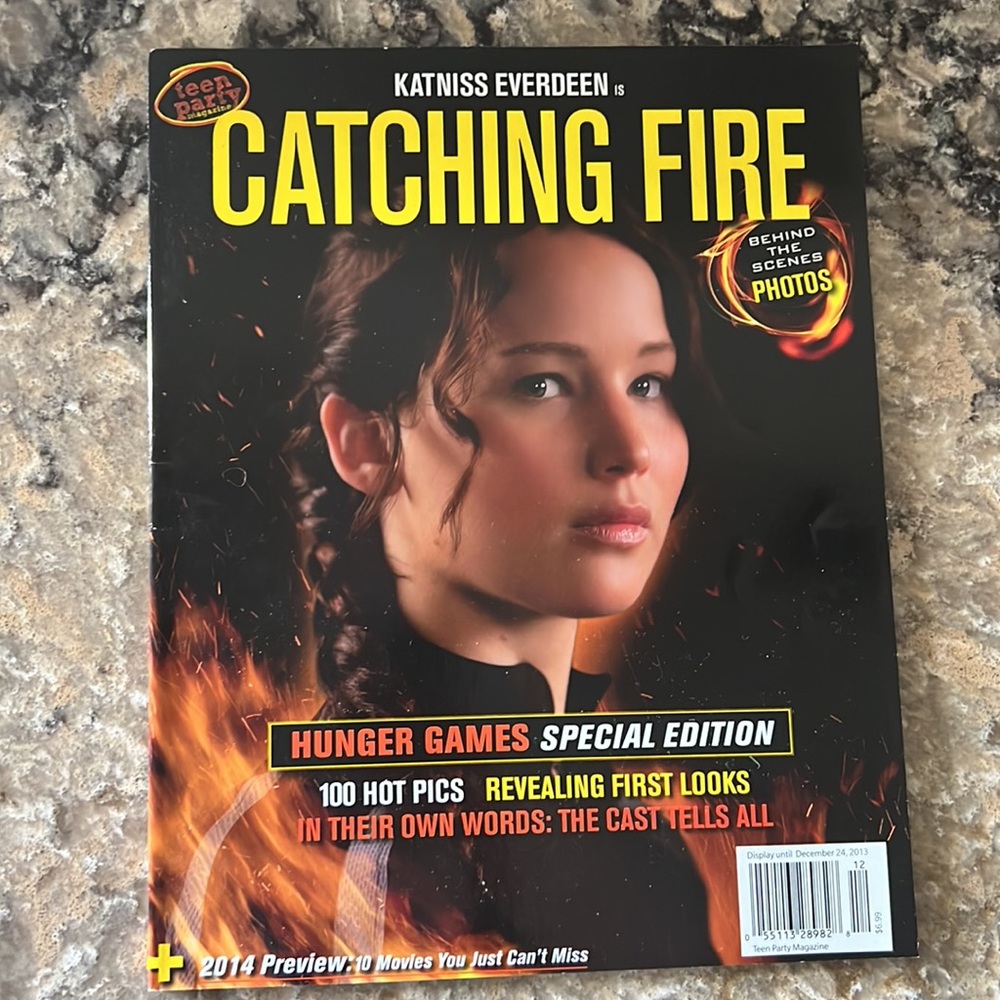 The Hunger Games Magazine Collection Set Catching Fire 🔥 - Picture 5 of 9